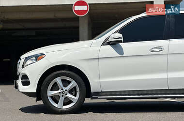 Позашляховик / Кросовер Mercedes-Benz GLE-Class 2015 в 
