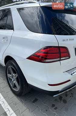 Внедорожник / Кроссовер Mercedes-Benz GLE-Class 2017 в 