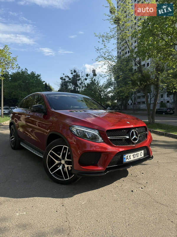 Позашляховик / Кросовер Mercedes-Benz GLE-Class 2016 в 