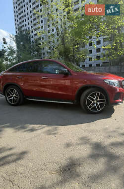 Позашляховик / Кросовер Mercedes-Benz GLE-Class 2016 в 