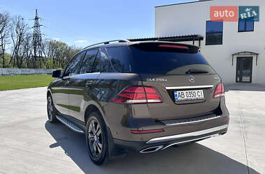 Позашляховик / Кросовер Mercedes-Benz GLE-Class 2016 в 