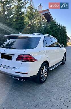 Позашляховик / Кросовер Mercedes-Benz GLE-Class 2017 в 