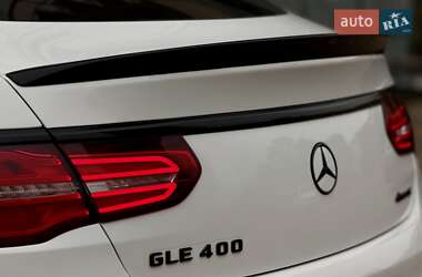 Внедорожник / Кроссовер Mercedes-Benz GLE-Class 2016 в 