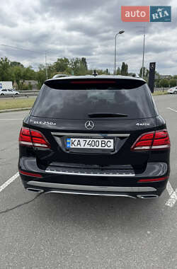 Позашляховик / Кросовер Mercedes-Benz GLE-Class 2015 в 