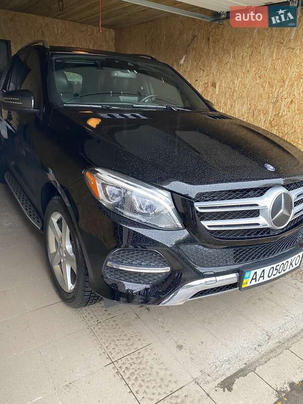 Позашляховик / Кросовер Mercedes-Benz GLE-Class 2015 в 
