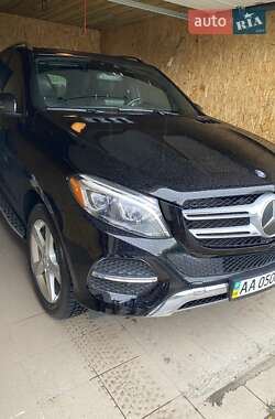 Позашляховик / Кросовер Mercedes-Benz GLE-Class 2015 в 