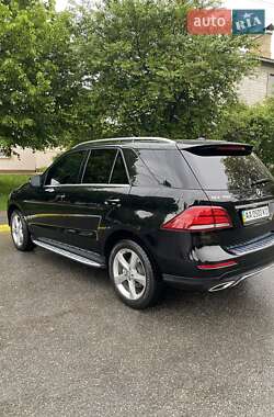 Позашляховик / Кросовер Mercedes-Benz GLE-Class 2015 в 