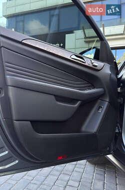 Позашляховик / Кросовер Mercedes-Benz GLE-Class 2017 в 