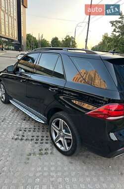 Внедорожник / Кроссовер Mercedes-Benz GLE-Class 2016 в 