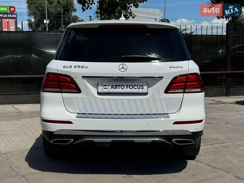Внедорожник / Кроссовер Mercedes-Benz GLE-Class 2016 в Киеве