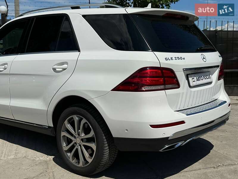 Внедорожник / Кроссовер Mercedes-Benz GLE-Class 2016 в Киеве
