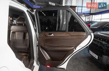 Позашляховик / Кросовер Mercedes-Benz GLE-Class 2016 в 