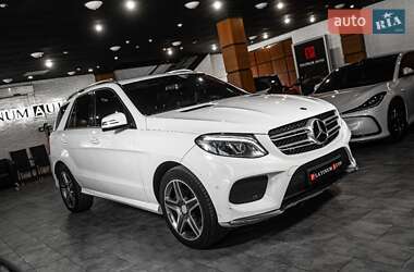 Позашляховик / Кросовер Mercedes-Benz GLE-Class 2016 в 