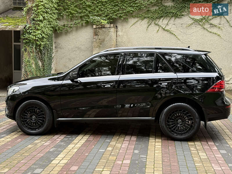 Позашляховик / Кросовер Mercedes-Benz GLE-Class 2016 в Чернівцях фото 10 Позашляховик / Кросовер Mercedes-Benz GLE-Class 2016 в Чернівцях