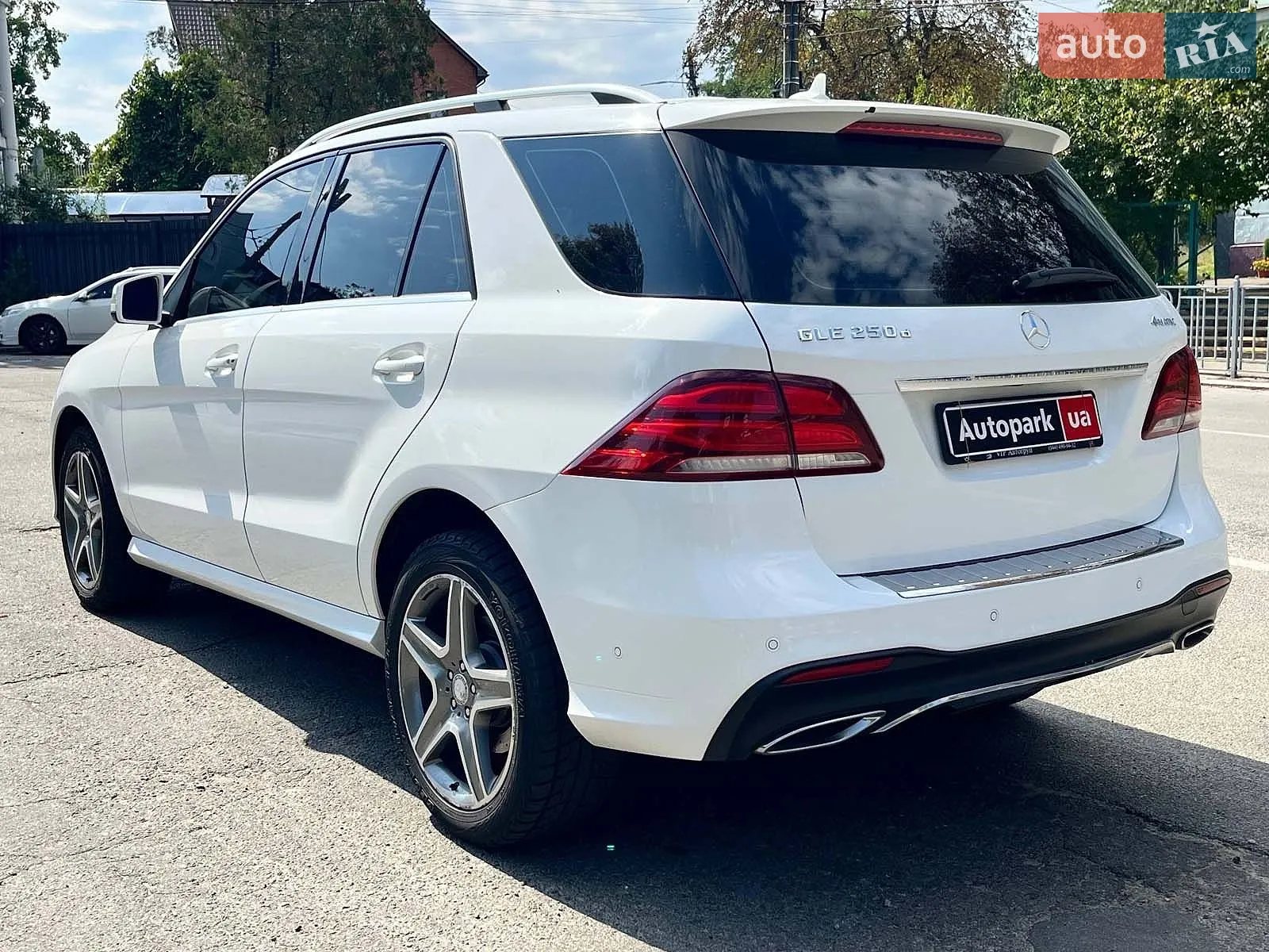 2016 Mercedes-Benz GLE - мініатюра 10