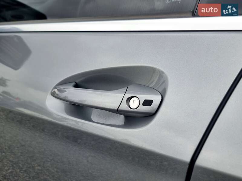 Внедорожник / Кроссовер Mercedes-Benz GLK-Class 2013 в Киеве