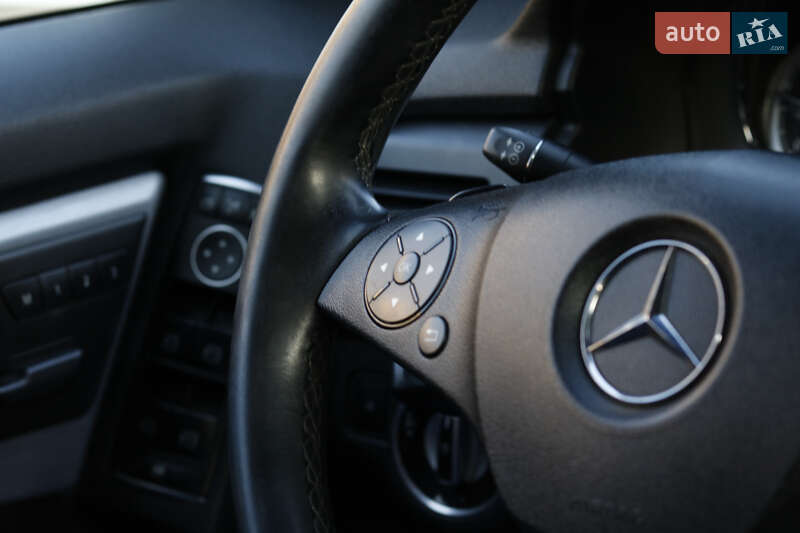 Позашляховик / Кросовер Mercedes-Benz GLK-Class 2010 в Львові фото 38 Позашляховик / Кросовер Mercedes-Benz GLK-Class 2010 в Львові