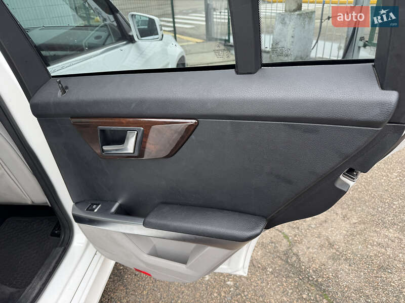 Внедорожник / Кроссовер Mercedes-Benz GLK-Class 2014 в Киеве