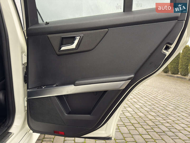 Внедорожник / Кроссовер Mercedes-Benz GLK-Class 2011 в Черновцах