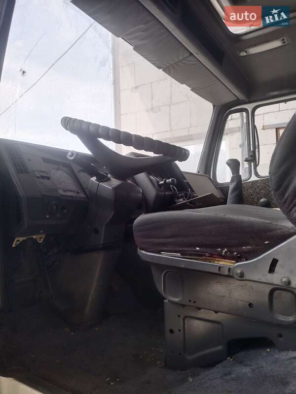 Вантажний фургон Mercedes-Benz LK-Series 1994 в Кривому Розі