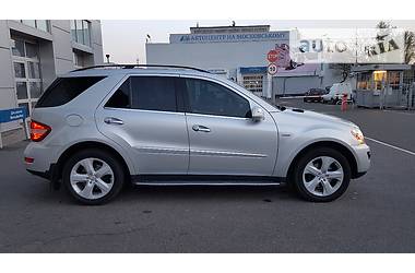 Внедорожник / Кроссовер Mercedes-Benz M-Class 2009 в Киеве