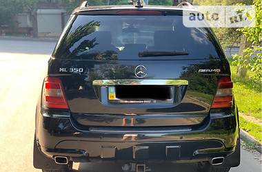 Позашляховик / Кросовер Mercedes-Benz M-Class 2006 в 