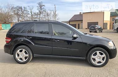 Позашляховик / Кросовер Mercedes-Benz M-Class 2007 в 