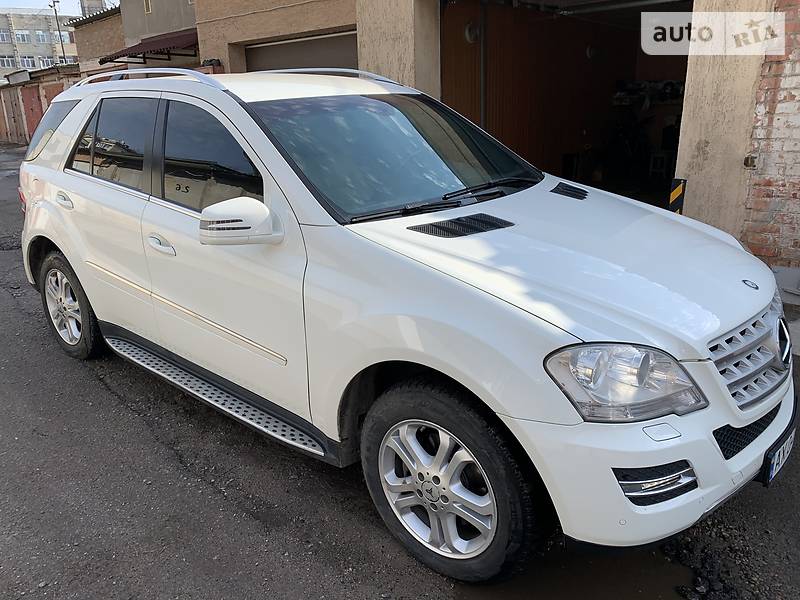 Позашляховик / Кросовер Mercedes-Benz M-Class 2011 в Харкові