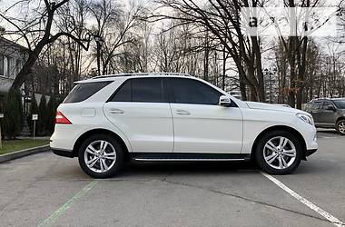Позашляховик / Кросовер Mercedes-Benz M-Class 2012 в 