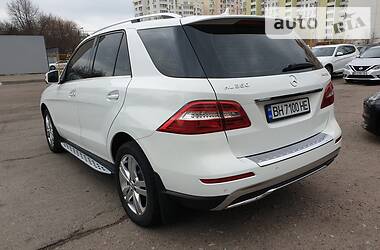 Позашляховик / Кросовер Mercedes-Benz M-Class 2014 в 