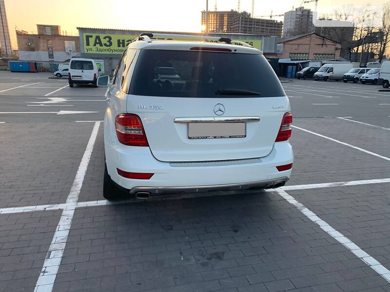 Позашляховик / Кросовер Mercedes-Benz M-Class 2010 в Києві