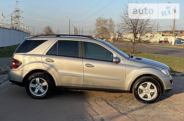 Позашляховик / Кросовер Mercedes-Benz M-Class 2008 в 