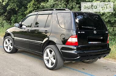 Внедорожник / Кроссовер Mercedes-Benz M-Class 2003 в Киеве