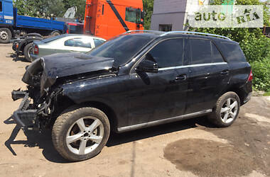 Позашляховик / Кросовер Mercedes-Benz M-Class 2014 в 