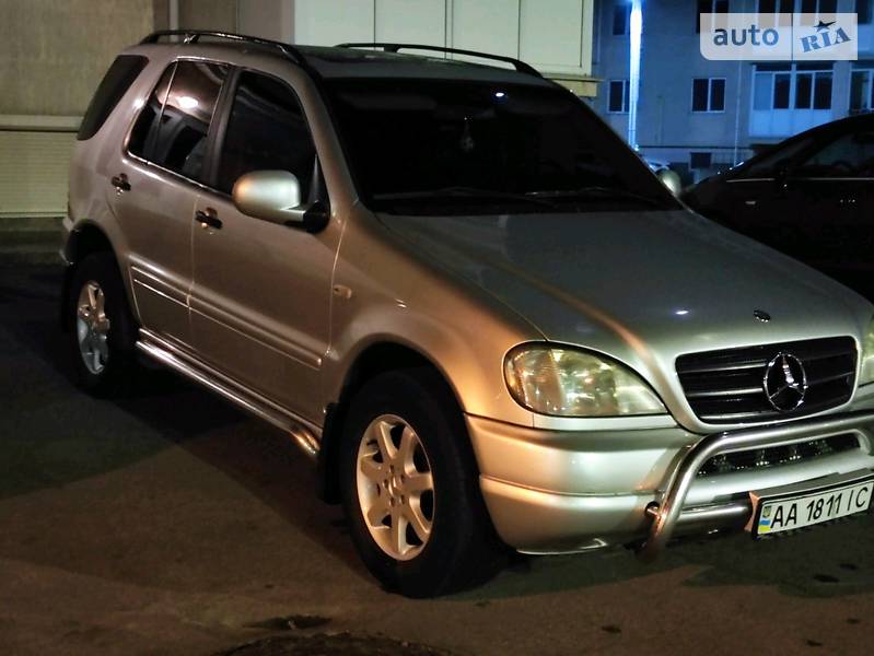 Позашляховик / Кросовер Mercedes-Benz M-Class 2000 в Києві