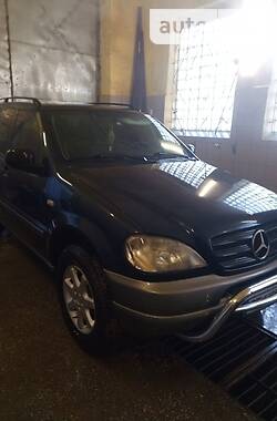 Позашляховик / Кросовер Mercedes-Benz M-Class 1999 в Чернівцях