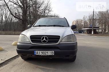 Внедорожник / Кроссовер Mercedes-Benz M-Class 1999 в 