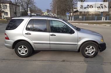 Внедорожник / Кроссовер Mercedes-Benz M-Class 1999 в 