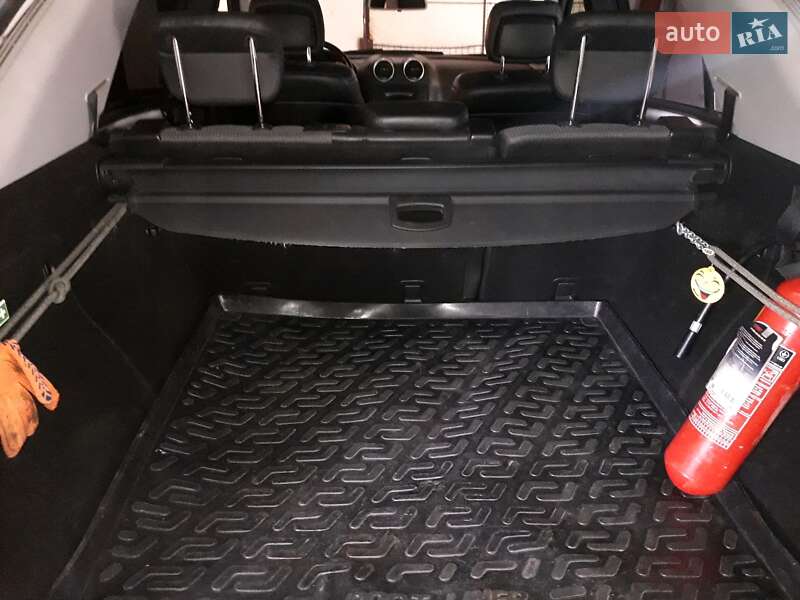 Внедорожник / Кроссовер Mercedes-Benz M-Class 2010 в Киеве