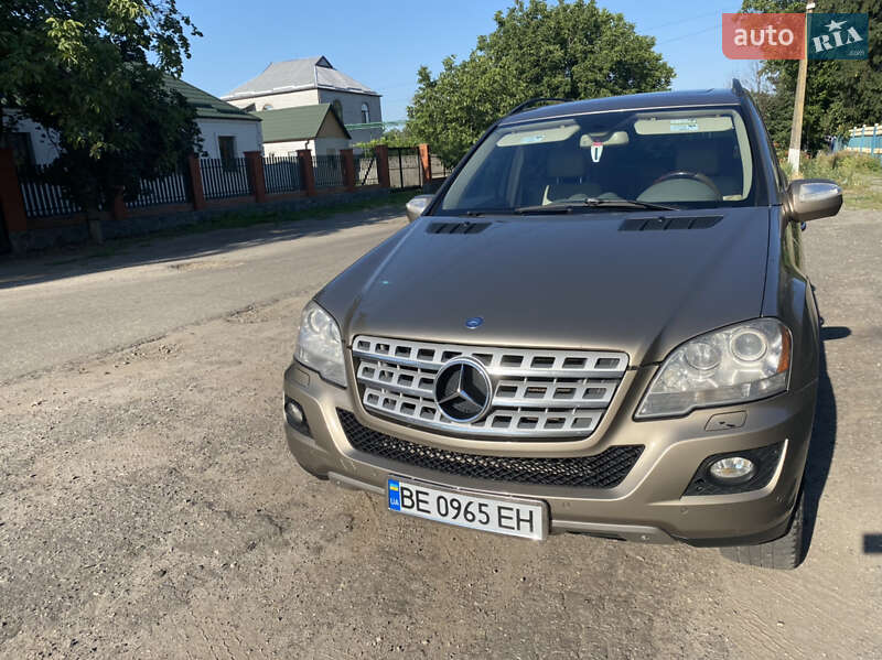 Внедорожник / Кроссовер Mercedes-Benz M-Class 2009 в Новом Буге