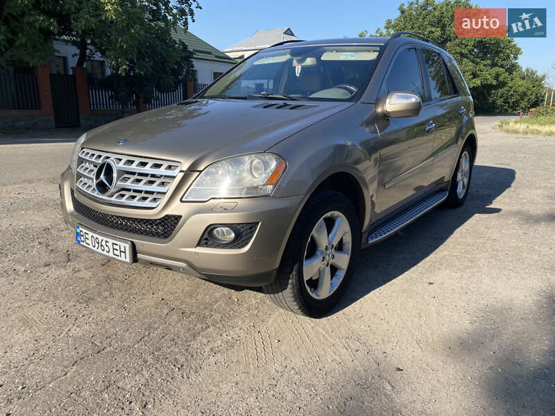 Внедорожник / Кроссовер Mercedes-Benz M-Class 2009 в Новом Буге