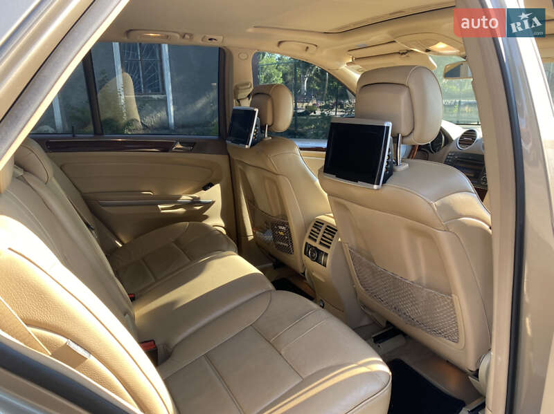 Внедорожник / Кроссовер Mercedes-Benz M-Class 2009 в Новом Буге