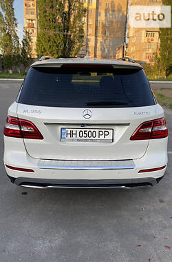 Позашляховик / Кросовер Mercedes-Benz M-Class 2011 в Одесі