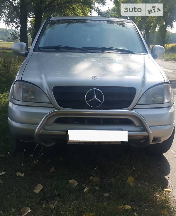 Позашляховик / Кросовер Mercedes-Benz M-Class 2000 в Києві