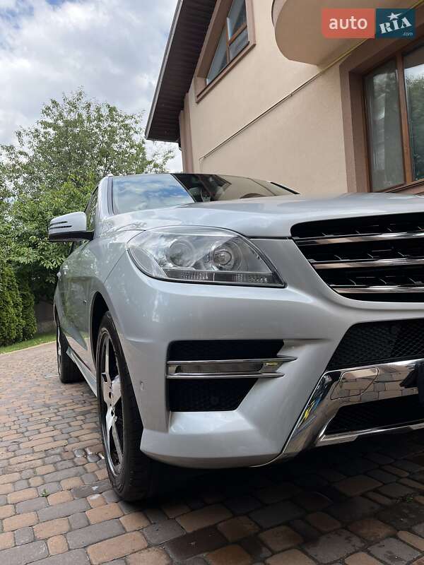 Позашляховик / Кросовер Mercedes-Benz M-Class 2012 в 