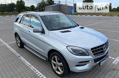 Внедорожник / Кроссовер Mercedes-Benz M-Class 2012 в Киеве