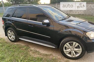 Внедорожник / Кроссовер Mercedes-Benz M-Class 2010 в 