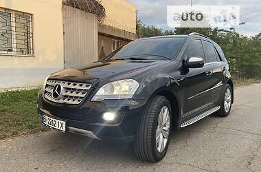 Внедорожник / Кроссовер Mercedes-Benz M-Class 2010 в 