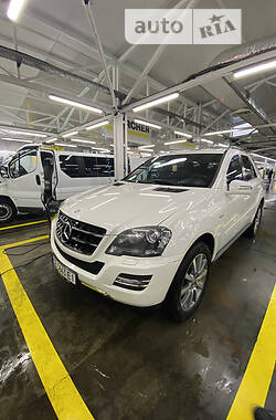Позашляховик / Кросовер Mercedes-Benz M-Class 2011 в Чернівцях