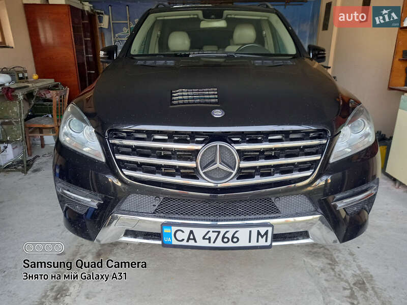 Внедорожник / Кроссовер Mercedes-Benz M-Class 2011 в 